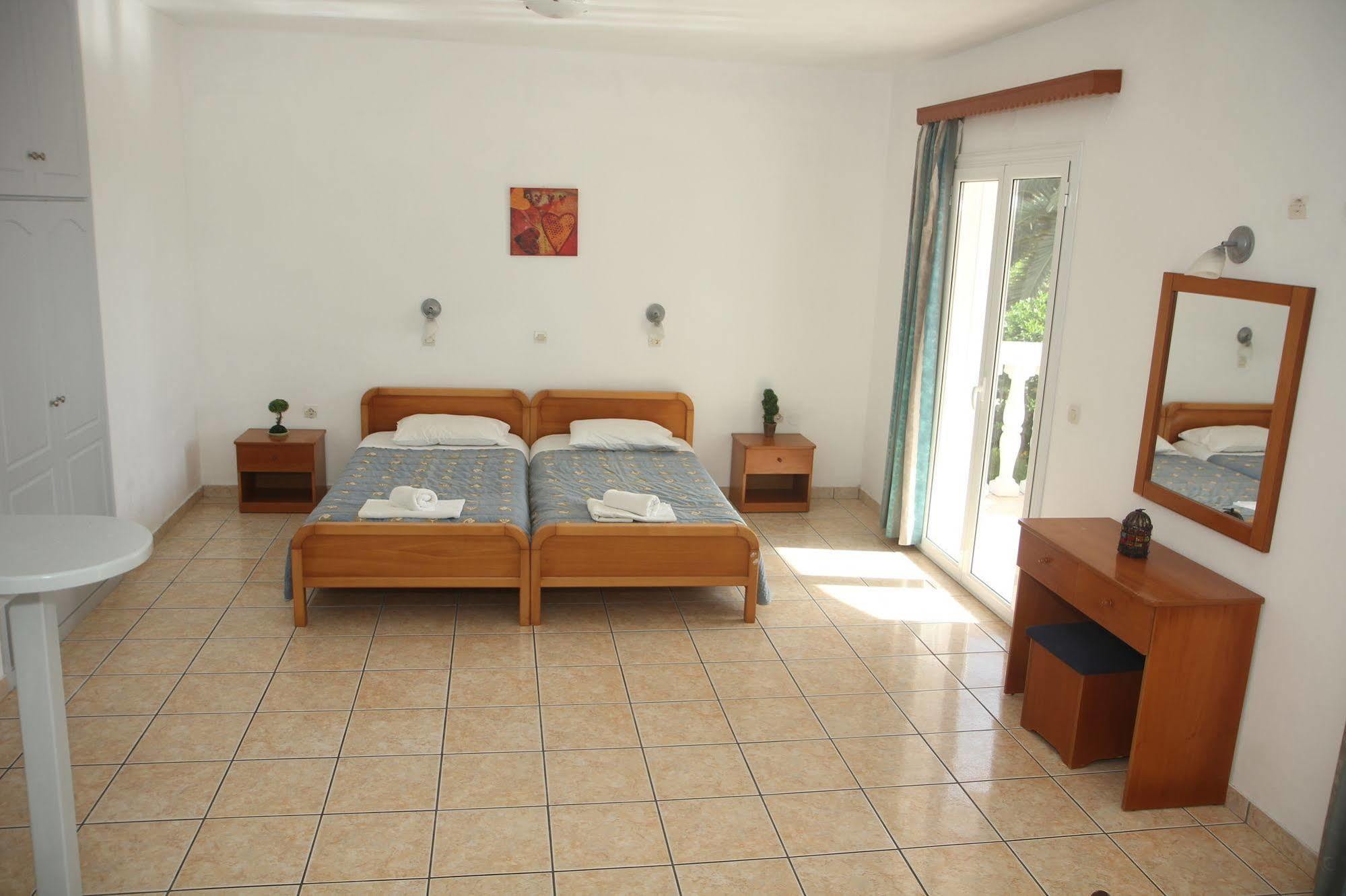 איפסוס Paradiso Apartments מראה חיצוני תמונה